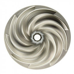 Molde Heritage Bundt de Nordic Ware color plateado visto desde arriba